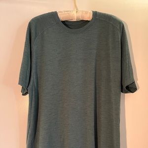 Lululemon men’s XL vent tech t-shirt.